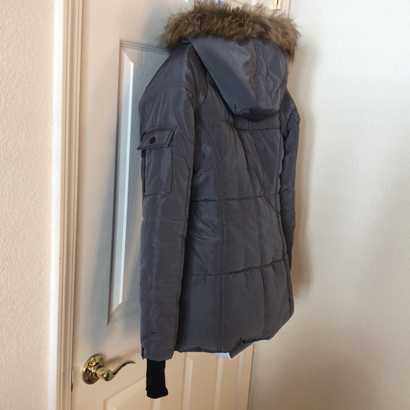 Beautiful gray puffer jacket - Picture 15 of 16